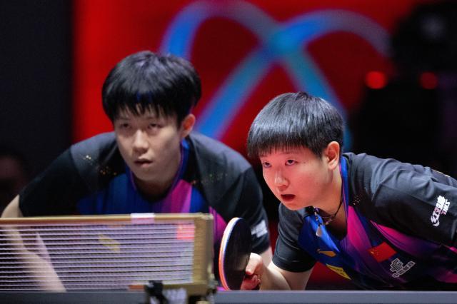 1747668996020072867.jpg (体育)(4)乒乓球——世乒赛:王楚钦_孙颖莎晋级混双16强XxjpseC007442_20250519_PEPFN0A001.jpg